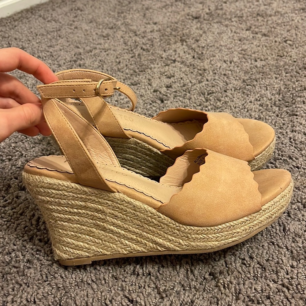 Pale pink wedges